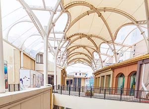 商場(chǎng)屋頂膜結(jié)構(gòu)有哪些特點(diǎn)？