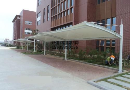 ?？?font color='red'>膜結(jié)構(gòu)車棚</font>【海口華能發(fā)展有限公司等】施工案例