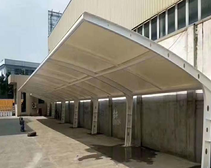 膜結(jié)構(gòu)雨棚有哪些優(yōu)勢？以下進(jìn)行了詳細(xì)的盤點(diǎn)
