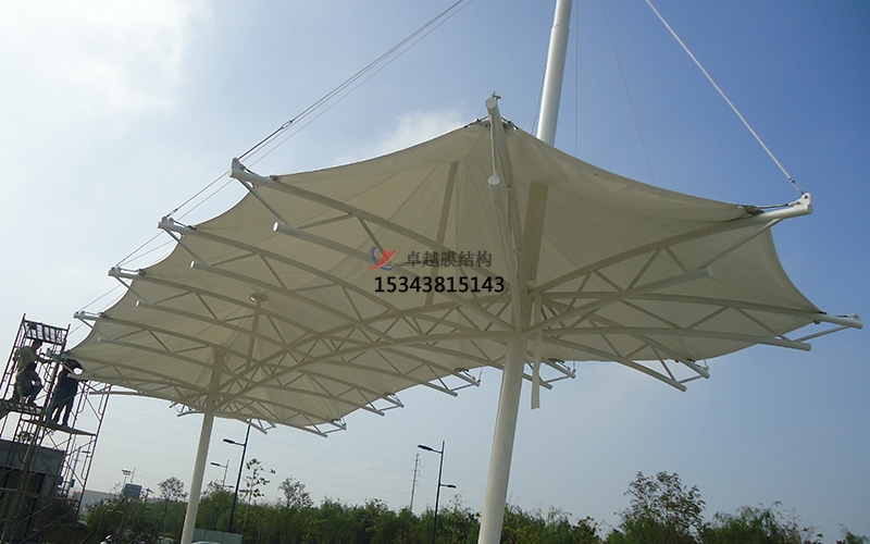 選擇<font color='red'>張拉膜結(jié)構(gòu)</font>必須要具備哪些性能？