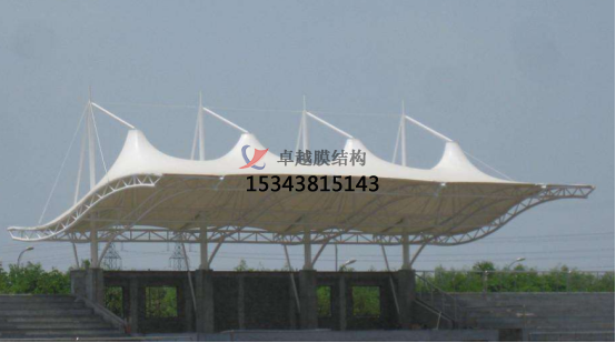 體育場看臺如何使用膜結(jié)構(gòu)設(shè)計？